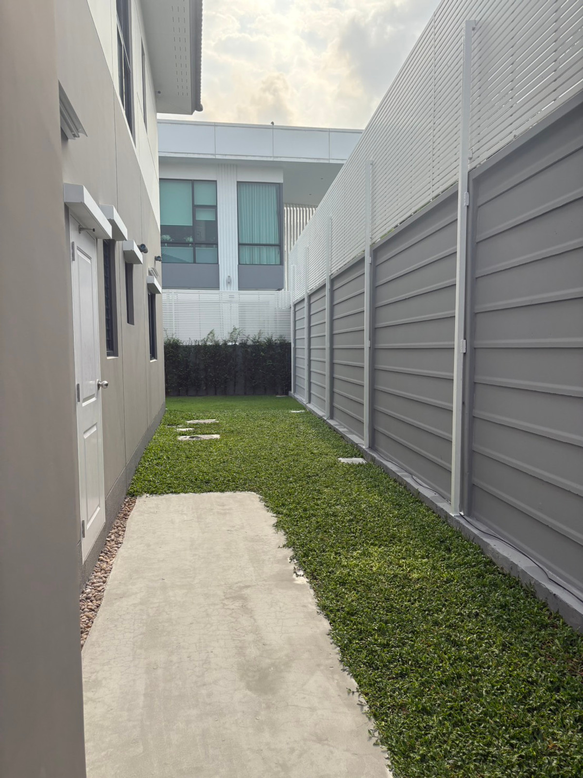 For RentHousePathum Thani,Rangsit, Thammasat : Centro Vibhavadi / 4 bedrooms (for rent), Centro Vibhavadi / 4 Bedrooms (FOR RENT) BALL263