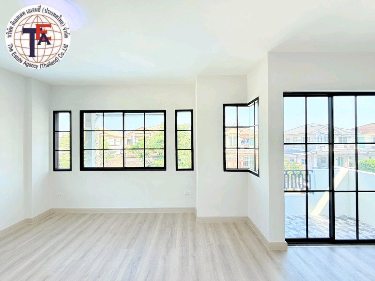 For SaleHouseMin Buri, Romklao : 2-story detached house for sale, Chaiyaphruek Village 2, Khum Klao 12, Suvarnabhumi Airport.  Sarasas Minburi School, Minburi Market, Airport Link Lat Krabang, Nopparat Hospital King Mongkuts Institute of Technology Motorway, Chaloem Phrakiat Sports Cente