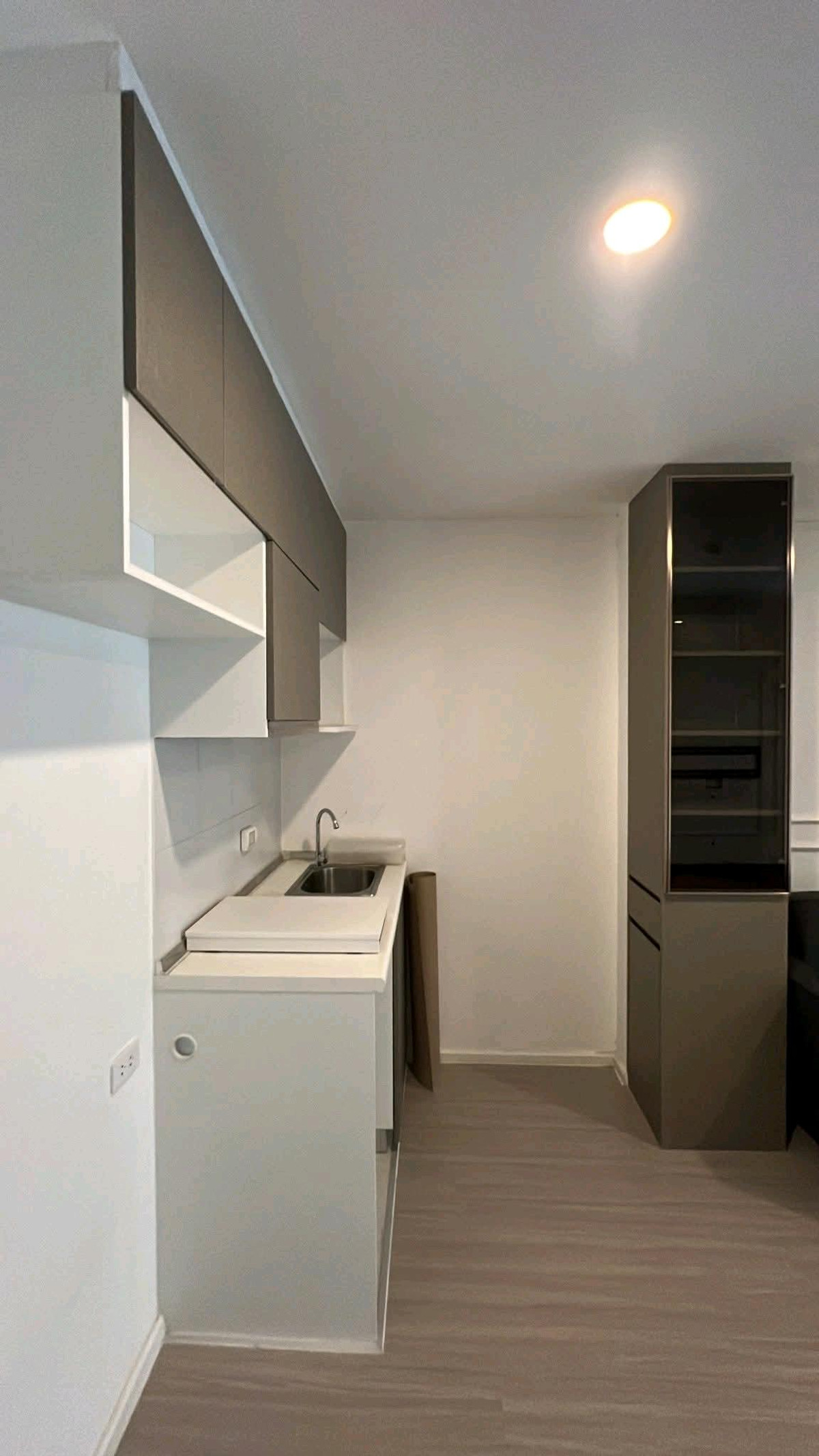 ให้เช่าคอนโดสะพานควาย จตุจักร : ✨ คอนโด High Rise ห้องมุม ตกแต่งเรียบหรู พร้อมเข้าอยู่ ทำเลทองห้าแยกลาดพร้าว ✨ ซื้อเฟอร์นิเจอร์ให้ครบ