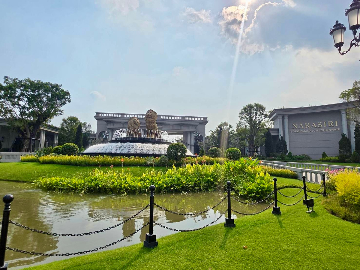 ขายบ้านปิ่นเกล้า จรัญสนิทวงศ์ : Narasiri Borommaratchachonnani: Size L Cumberland 212sqwah 843sqm. 5bed 7bath 100,000,000 Am: 0656199198