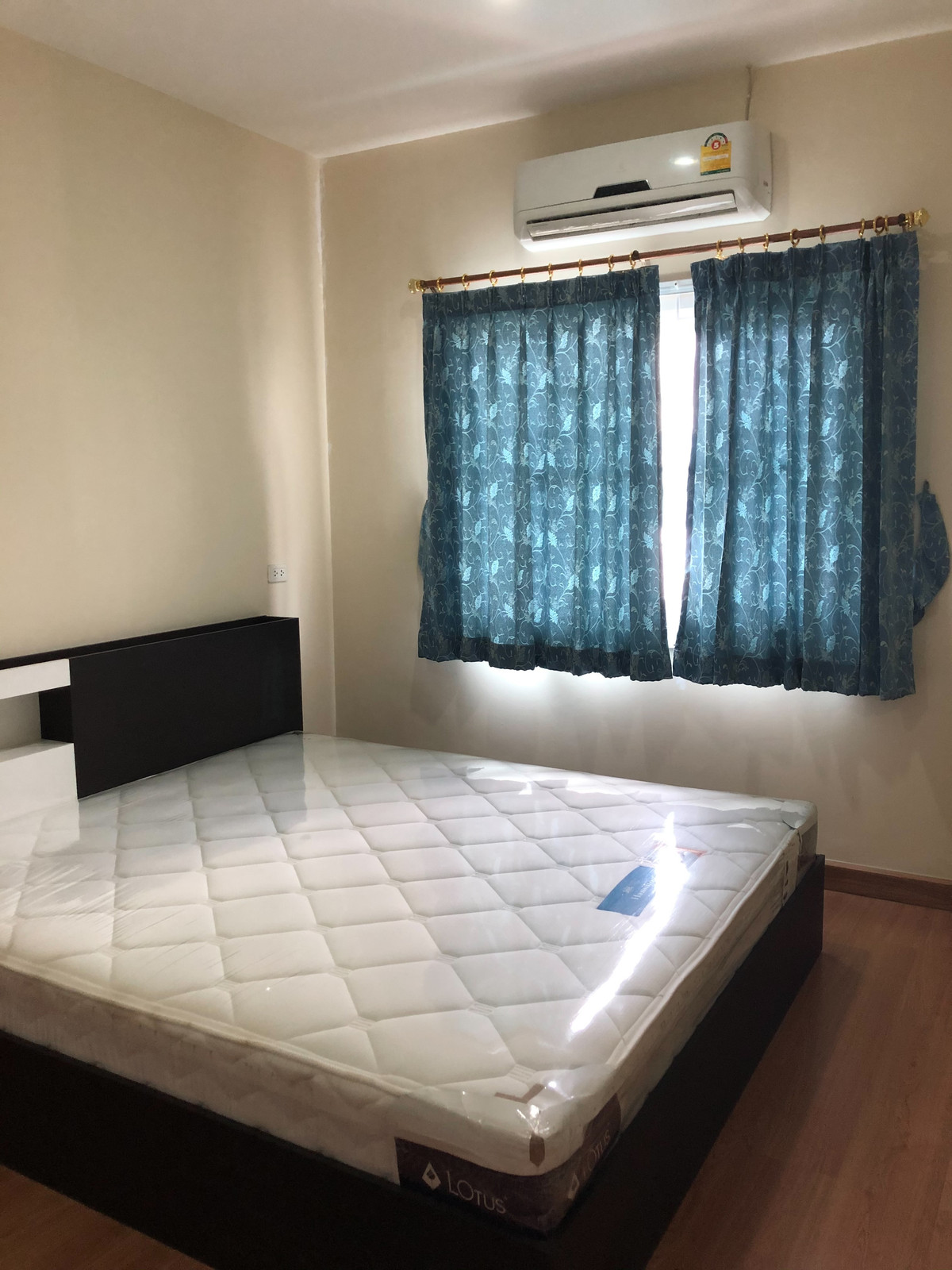 ให้เช่าทาวน์โฮมพระราม 5 ราชพฤกษ์ บางกรวย : โกลเด้น ซิตี้ ปิ่นเกล้า - จรัญสนิทวงศ์ / 5 ห้องนอน (เช่า), Golden City Pinklao - Charansanitwong / 5 Bedrooms (FOR RENT) BALL264