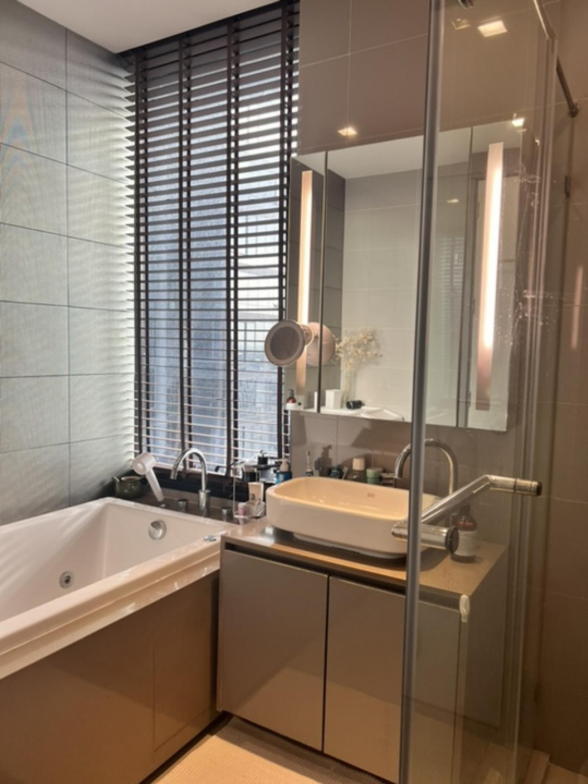 ขายคอนโดสีลม ศาลาแดง บางรัก : M Silom / 2 Bedrooms (FOR SALE), เอ็ม สีลม / 2 ห้องนอน (ขาย) PT053