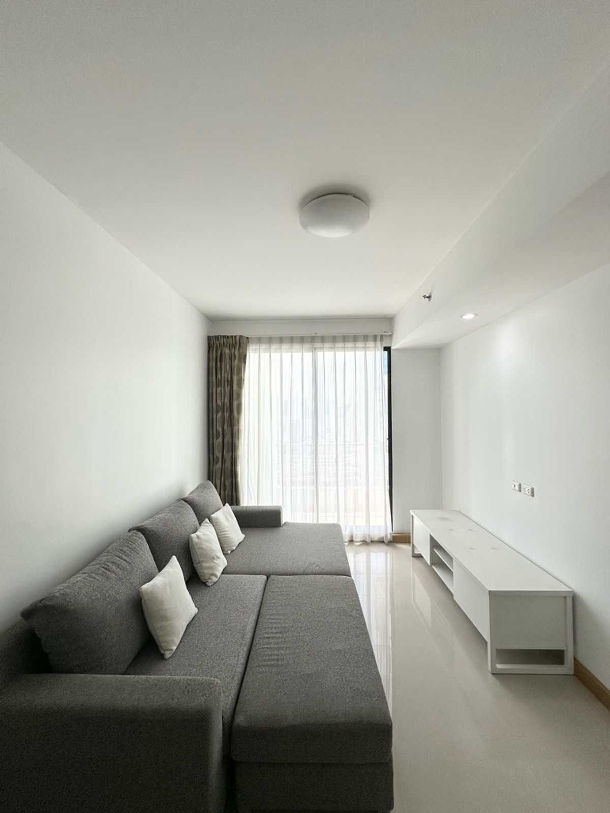 ให้เช่าคอนโดสุขุมวิท อโศก ทองหล่อ : Supalai Premier Place Asoke For Rent: Spacious room with a large usable area.