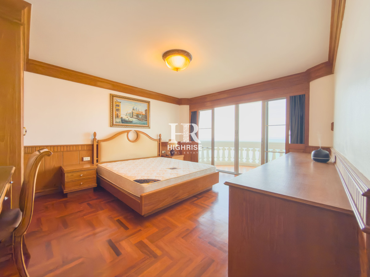 For SaleCondoPattaya, Bangsaen, Chonburi : Foreign Quota | Sky Beach Condominium | 3 bedrooms 163 sqm. | Spacious unit with sea view for sale!