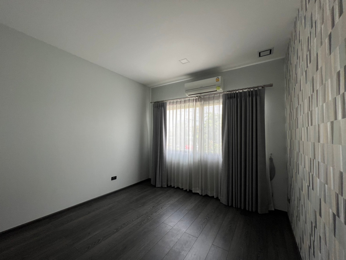 For SaleTownhomeBangna, Bearing, Lasalle : Vive Bangna KM.7 for sale, corner unit.