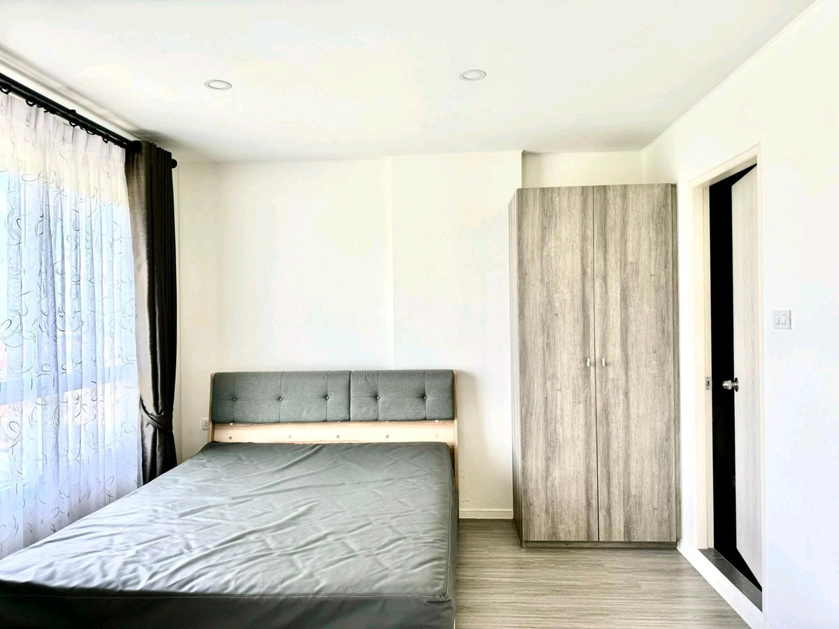 For RentCondoRattanathibet, Sanambinna : ✨ Beautiful room, good price, close to the BTS, complete central area, comfortable to live in, convenient to travel.
