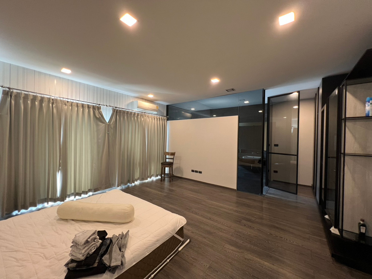 For SaleTownhomeBangna, Bearing, Lasalle : Vive Bangna KM.7 for sale, corner unit.