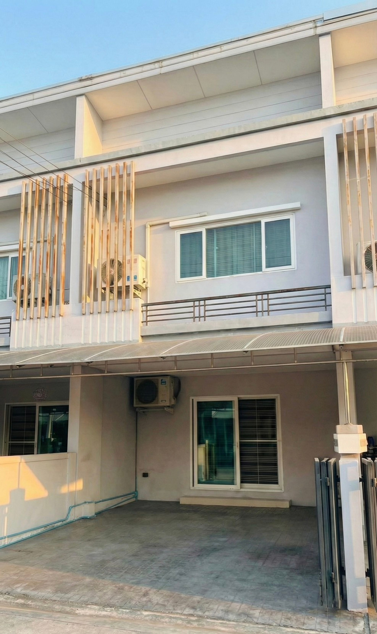 For SaleTownhomeNawamin, Ramindra : Red Brick Townhome for Sale – The Exclusive Wongwaen–Ramintra Convenient access in and out of the city