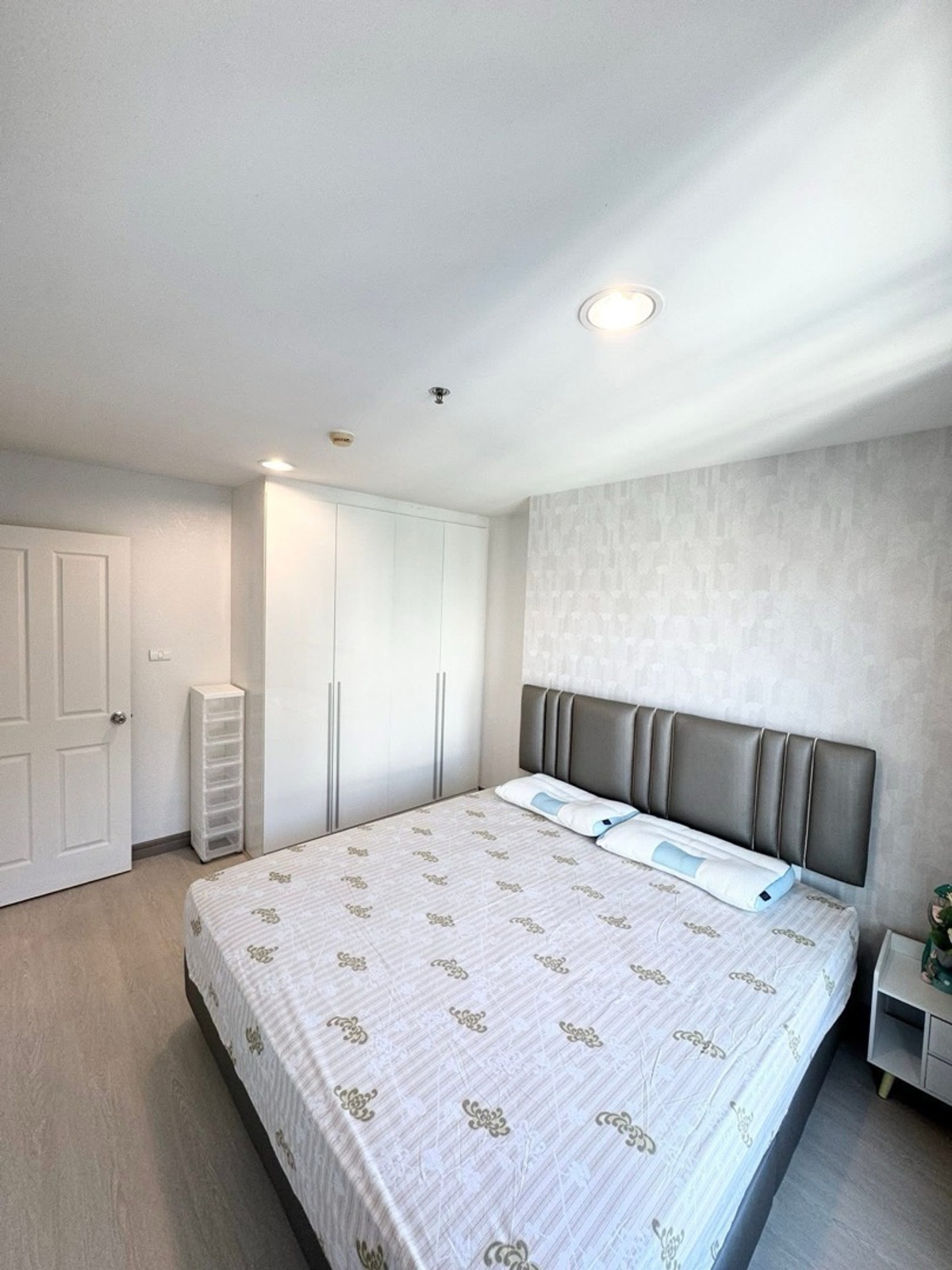 ให้เช่าคอนโดพระราม 9 เพชรบุรีตัดใหม่ RCA : ให้เช่า Belle Grand Rama 9 ตึก D1 ชั้น 36 ห้องนอน 2 1ห้องน้ำ ขนาด 58 ตร.ม. ราคา 33,000 บาท
