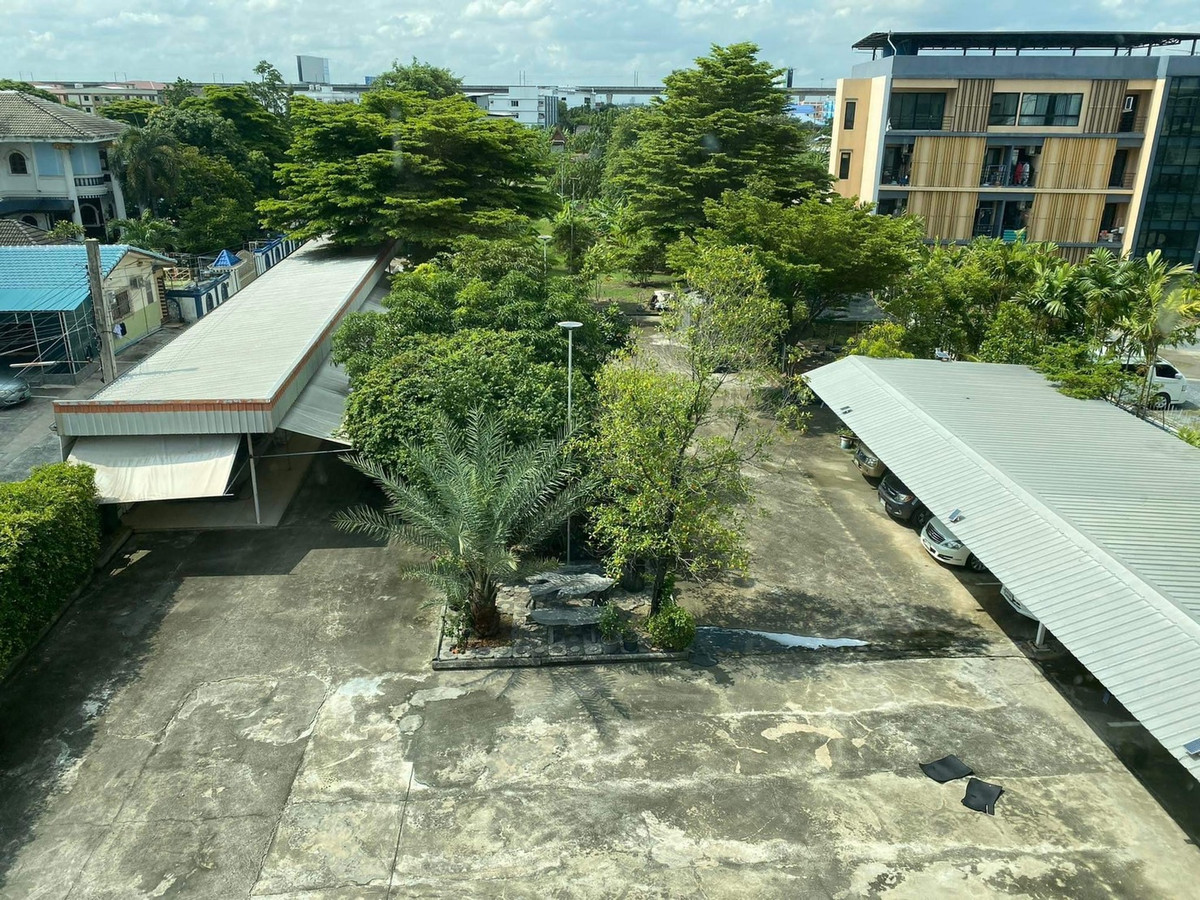 For SaleShowroomLadkrabang, Suwannaphum Airport : Land and showroom for sale