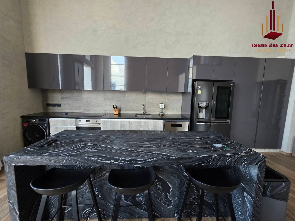 ให้เช่าคอนโดสุขุมวิท อโศก ทองหล่อ : ✨ For Rent: The Lofts Asoke Condo ✨  💰 Only 195,000 THB/month