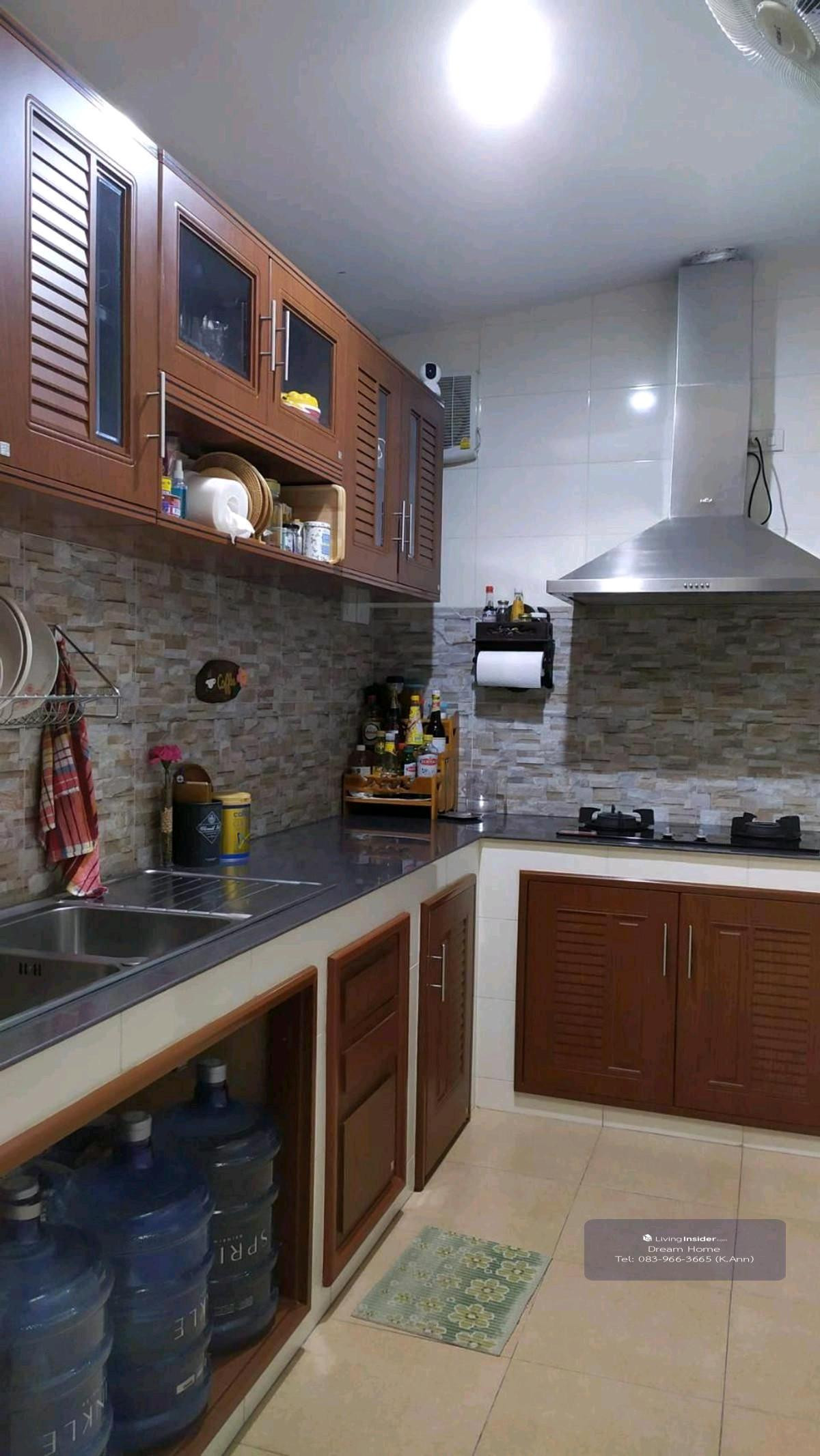 ขายทาวน์โฮมลาดกระบัง สุวรรณภูมิ : ขายด่วน ราคาดีสุดในโครงการ
กัสโต้ บางนา-สุวรรณภูมิ 3 นอน 3 น้ำ 1 ห้องทำงาน 2 จอด 
Tel: 083-966-3665 คุณแอน