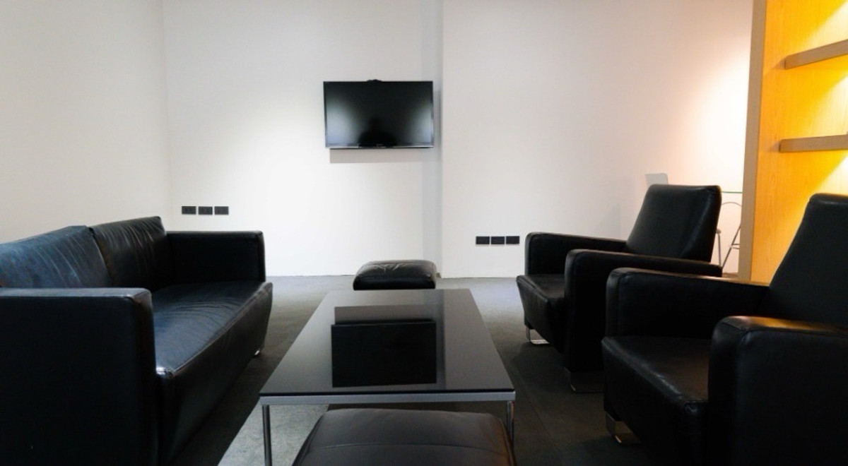 ให้เช่าสำนักงานสุขุมวิท อโศก ทองหล่อ : ปล่อยเช่า ออฟฟิศ พร้อม เฟอร์นิเจอร์ ขนาด 389 ตารางเมตร @ เอกมัย สุขุมวิท 63 ใกล้ ทองหล่อ / RCA / ห้วยขวาง