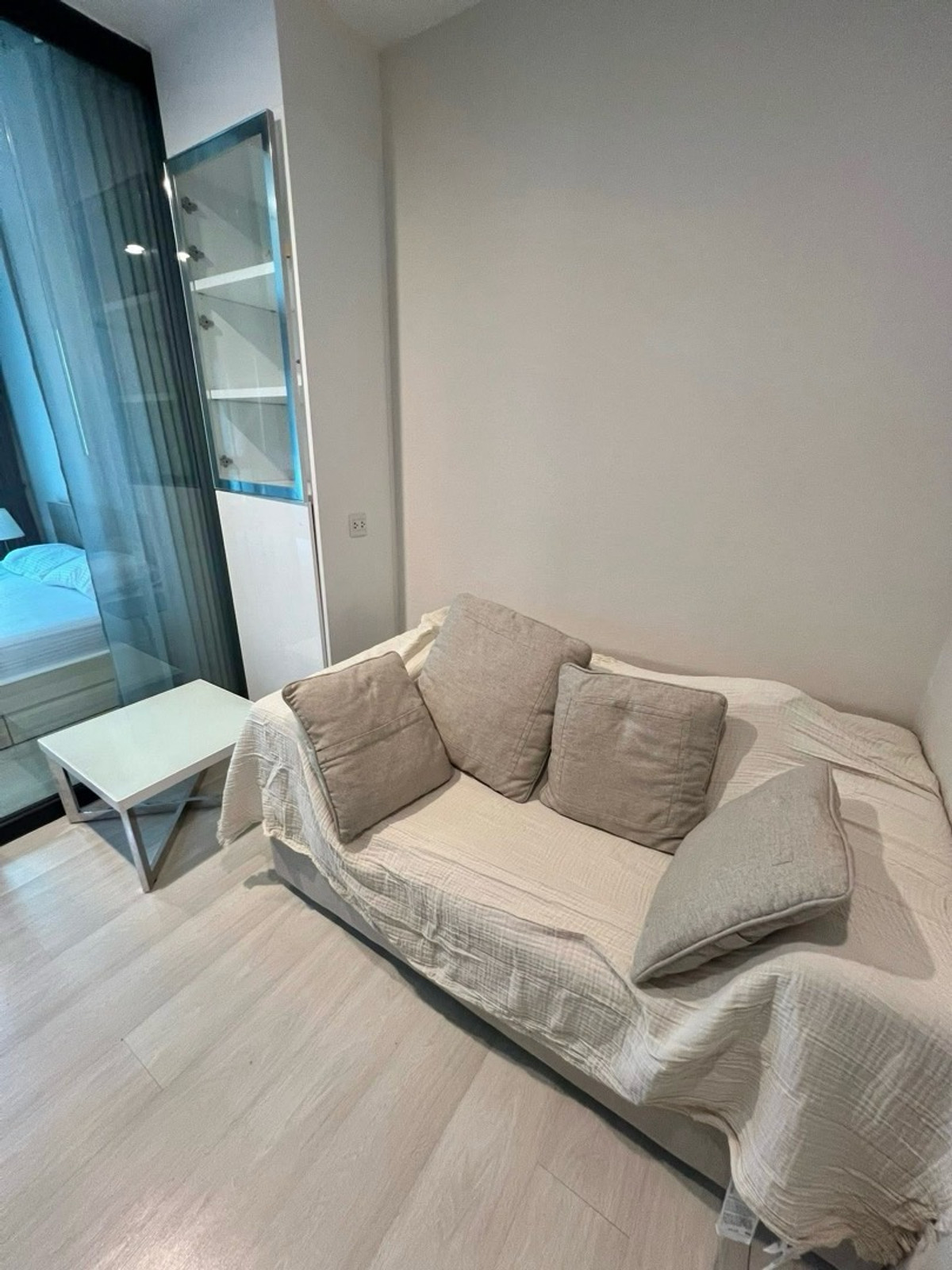 ให้เช่าคอนโดพระราม 9 เพชรบุรีตัดใหม่ RCA : 📍โครงการ : Life Asoke (ไลฟ์ อโศก)
🚝 ใกล้ : MRT เพชรบุรี 300 เมตร
💵 ราคาเช่า : 20,000 บาท / เดือน