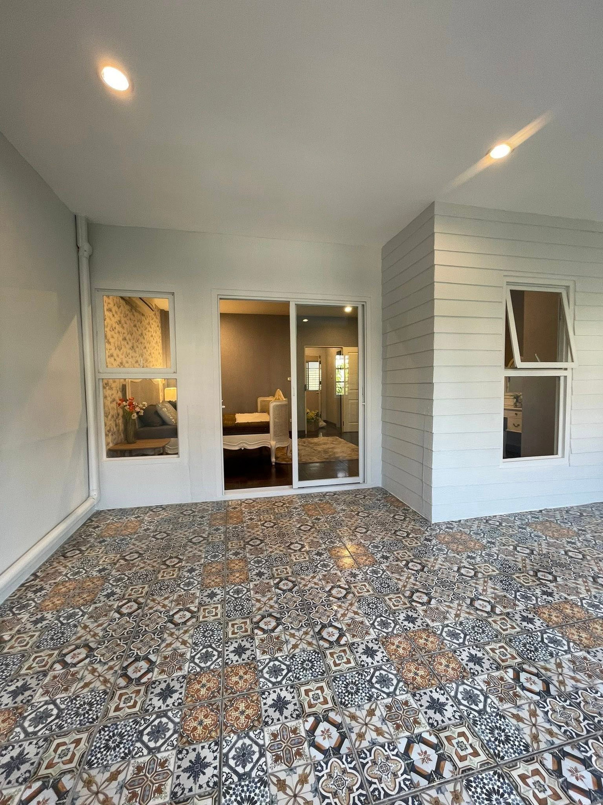 For RentHome OfficePattanakan, Srinakarin : 🏢✨ Home Office for rent, 3 floors - Krungthep Kreetha Soi 7, good location, next to the road in the alley, surrounded by many village projects.