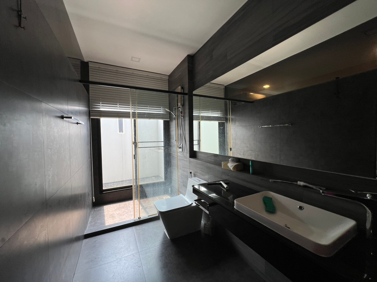 For SaleTownhomeBangna, Bearing, Lasalle : Vive Bangna KM.7 for sale, corner unit.