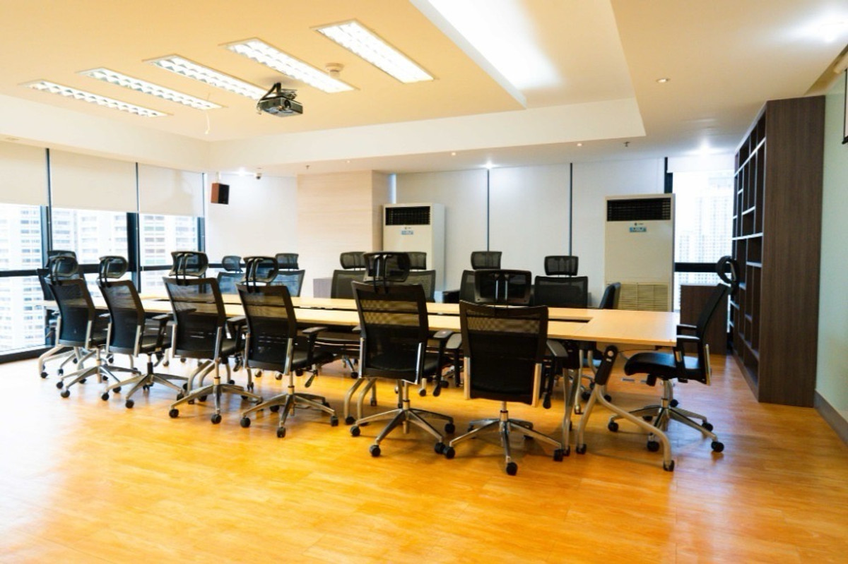 ให้เช่าสำนักงานสุขุมวิท อโศก ทองหล่อ : ปล่อยเช่า ออฟฟิศ พร้อม เฟอร์นิเจอร์ ขนาด 389 ตารางเมตร @ เอกมัย สุขุมวิท 63 ใกล้ ทองหล่อ / RCA / ห้วยขวาง