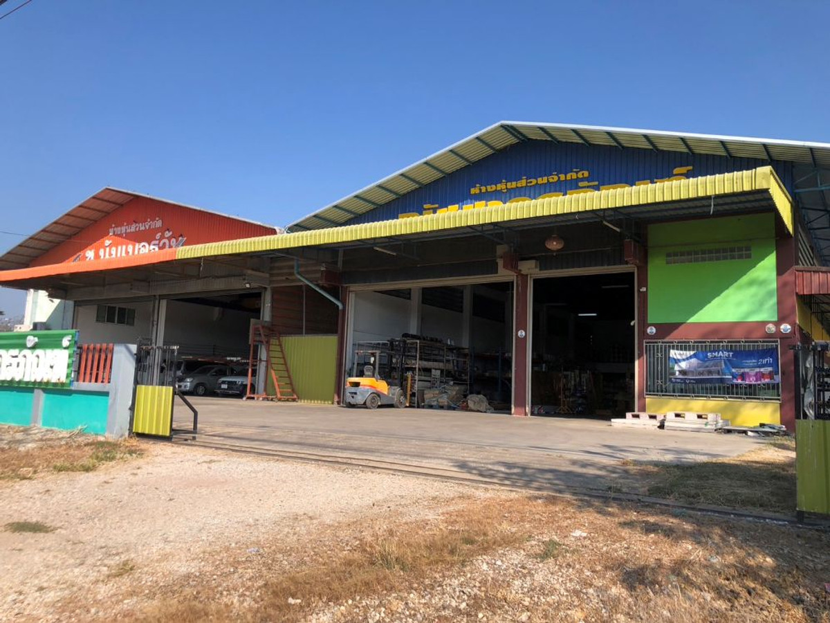 For SaleLandKamphaeng Phet : Land for sale with buildings, 5 rai 13 square wah, next to the main road, potential location, suitable for investment and business.