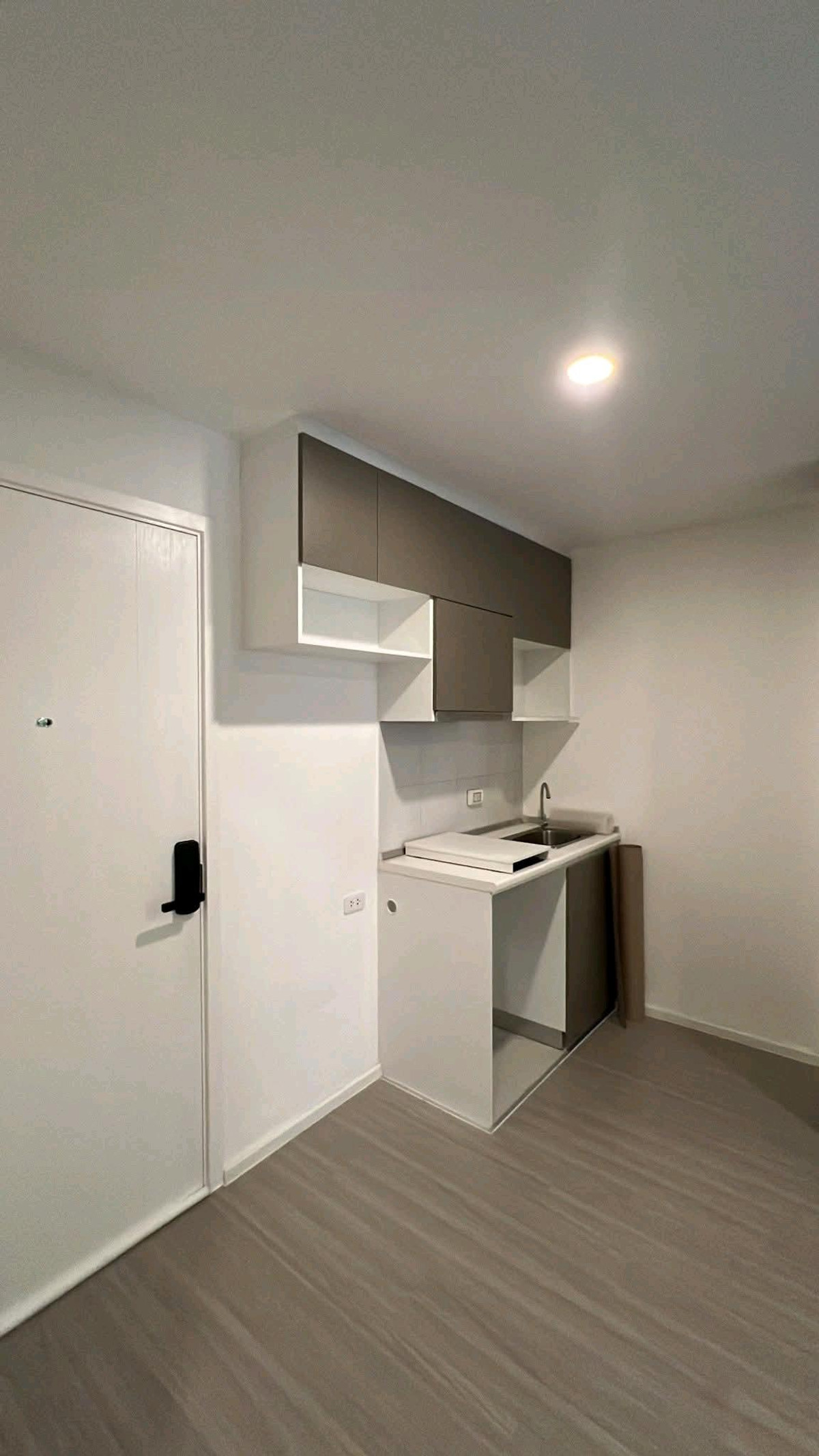 ให้เช่าคอนโดสะพานควาย จตุจักร : ✨ คอนโด High Rise ห้องมุม ตกแต่งเรียบหรู พร้อมเข้าอยู่ ทำเลทองห้าแยกลาดพร้าว ✨ ซื้อเฟอร์นิเจอร์ให้ครบ