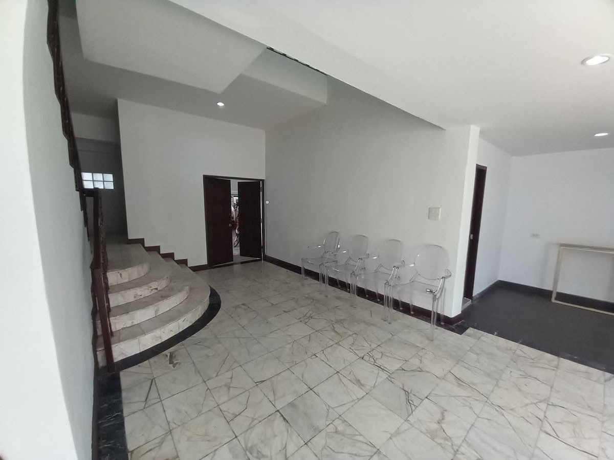 ให้เช่าทาวน์โฮมสุขุมวิท อโศก ทองหล่อ : ทาวน์โฮม 4 ชั้น ทำเลดี ใจกลางทองหล่อ เหมาะสำหรับอยู่อาศัย หรือ โฮมออฟฟิศ