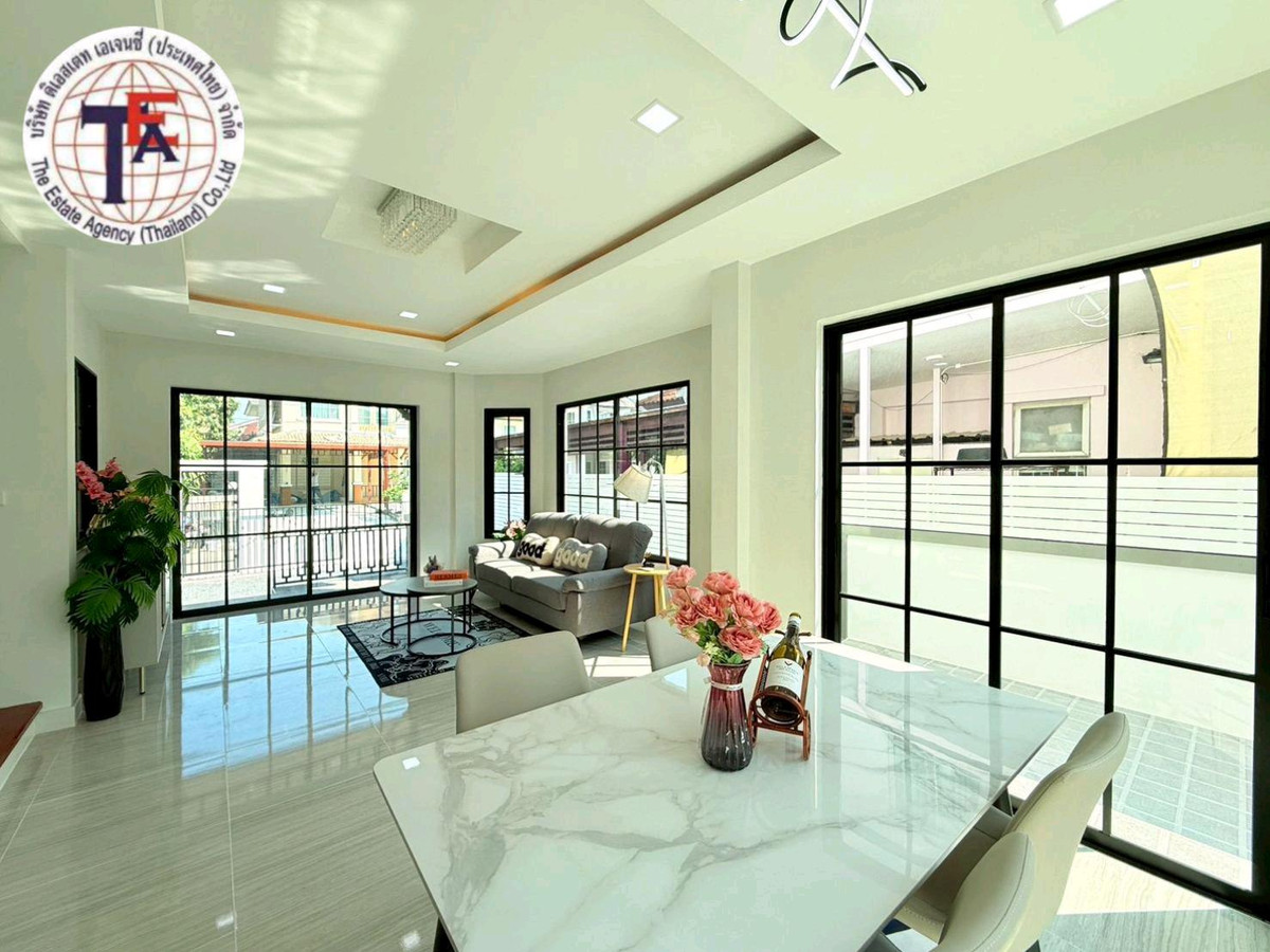 For SaleHouseMin Buri, Romklao : 2-story detached house for sale, Chaiyaphruek Village 2, Khum Klao 12, Suvarnabhumi Airport.  Sarasas Minburi School, Minburi Market, Airport Link Lat Krabang, Nopparat Hospital King Mongkuts Institute of Technology Motorway, Chaloem Phrakiat Sports Cente