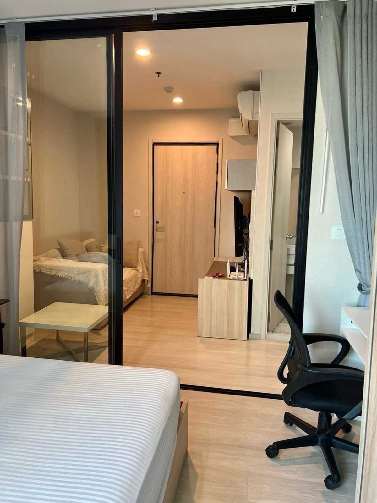 ให้เช่าคอนโดพระราม 9 เพชรบุรีตัดใหม่ RCA : 📍โครงการ : Life Asoke (ไลฟ์ อโศก)
🚝 ใกล้ : MRT เพชรบุรี 300 เมตร
💵 ราคาเช่า : 20,000 บาท / เดือน