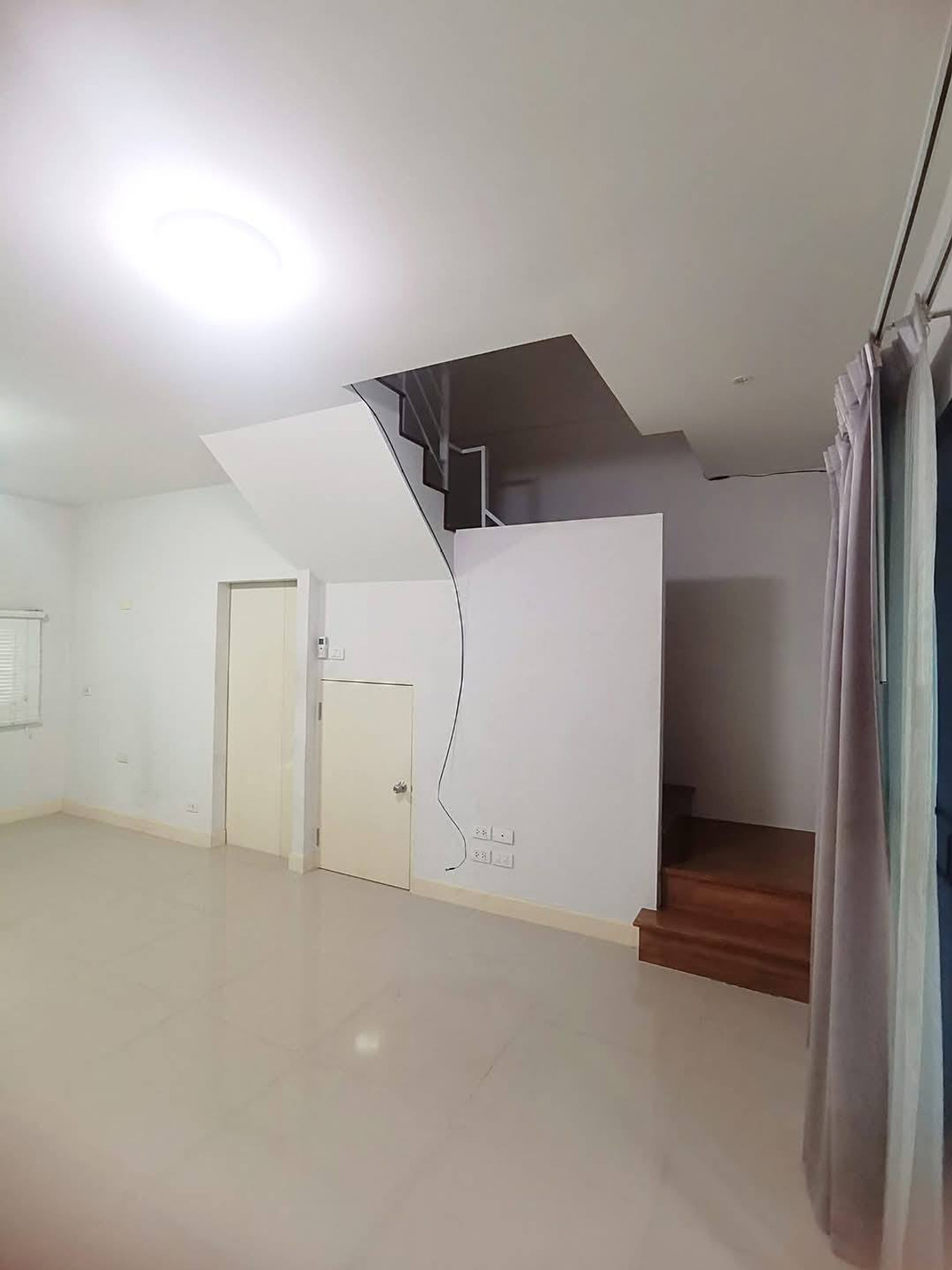 ขายทาวน์โฮมปิ่นเกล้า จรัญสนิทวงศ์ : บ้านกลางเมือง ปิ่นเกล้า - จรัญฯ / 3 ห้องนอน (ขายพร้อมผู้เช่า), Baan Klang Muang Pinklao - Charan / 3 Bedrooms (SALE WITH TENENT) BALL261