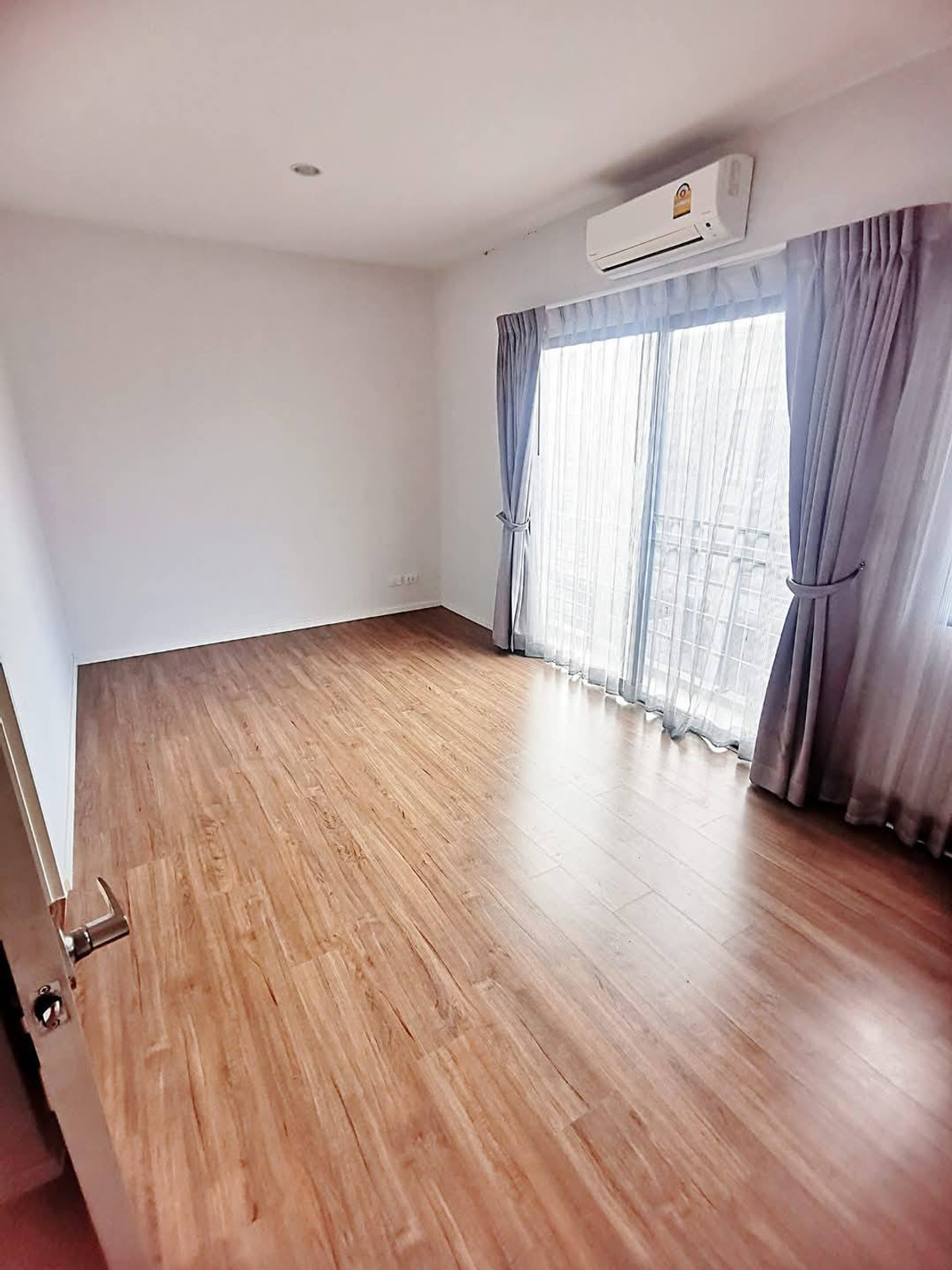 ขายทาวน์โฮมปิ่นเกล้า จรัญสนิทวงศ์ : บ้านกลางเมือง ปิ่นเกล้า - จรัญฯ / 3 ห้องนอน (ขายพร้อมผู้เช่า), Baan Klang Muang Pinklao - Charan / 3 Bedrooms (SALE WITH TENENT) BALL261