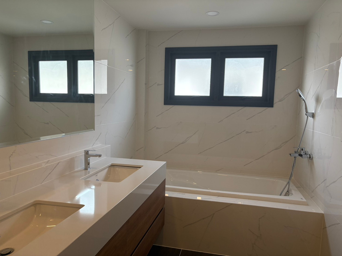 For RentHousePathum Thani,Rangsit, Thammasat : Centro Vibhavadi / 4 bedrooms (for rent), Centro Vibhavadi / 4 Bedrooms (FOR RENT) BALL263