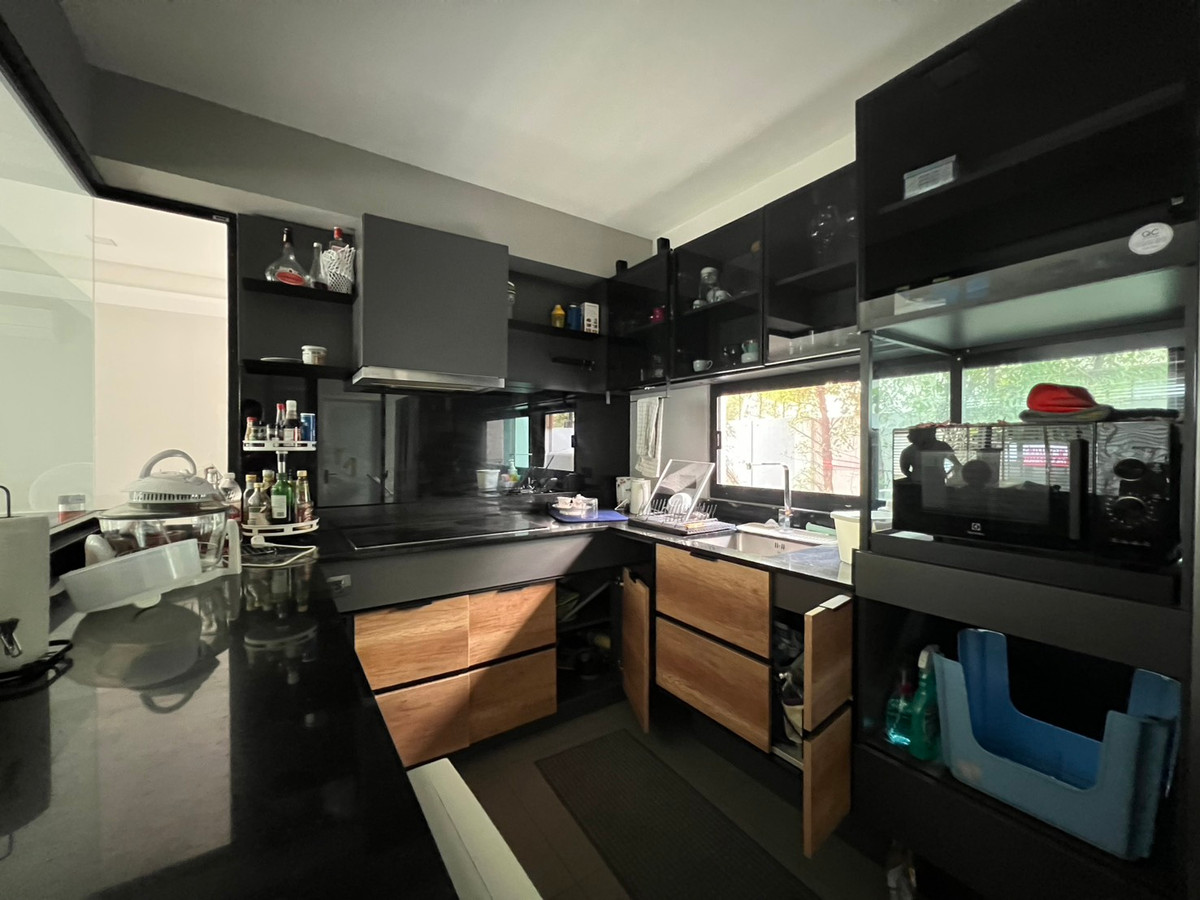 For SaleTownhomeBangna, Bearing, Lasalle : Vive Bangna KM.7 for sale, corner unit.