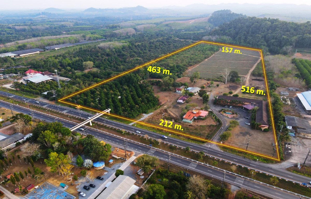 For SaleLandTrat : Land, resort and garden for sale On the way to Koh Chang, Trat Province, area 56 rai 47 square wah, suitable for business, next to the main road.
