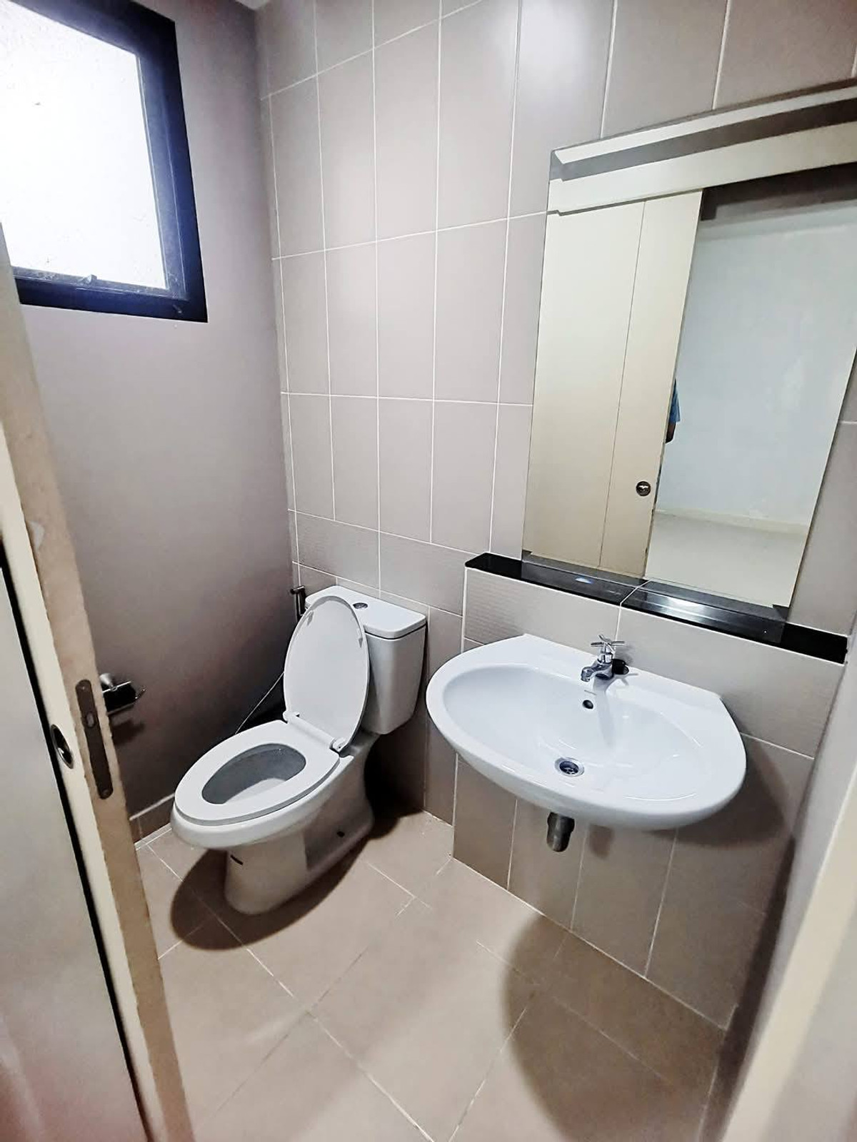 ขายทาวน์โฮมปิ่นเกล้า จรัญสนิทวงศ์ : บ้านกลางเมือง ปิ่นเกล้า - จรัญฯ / 3 ห้องนอน (ขายพร้อมผู้เช่า), Baan Klang Muang Pinklao - Charan / 3 Bedrooms (SALE WITH TENENT) BALL261