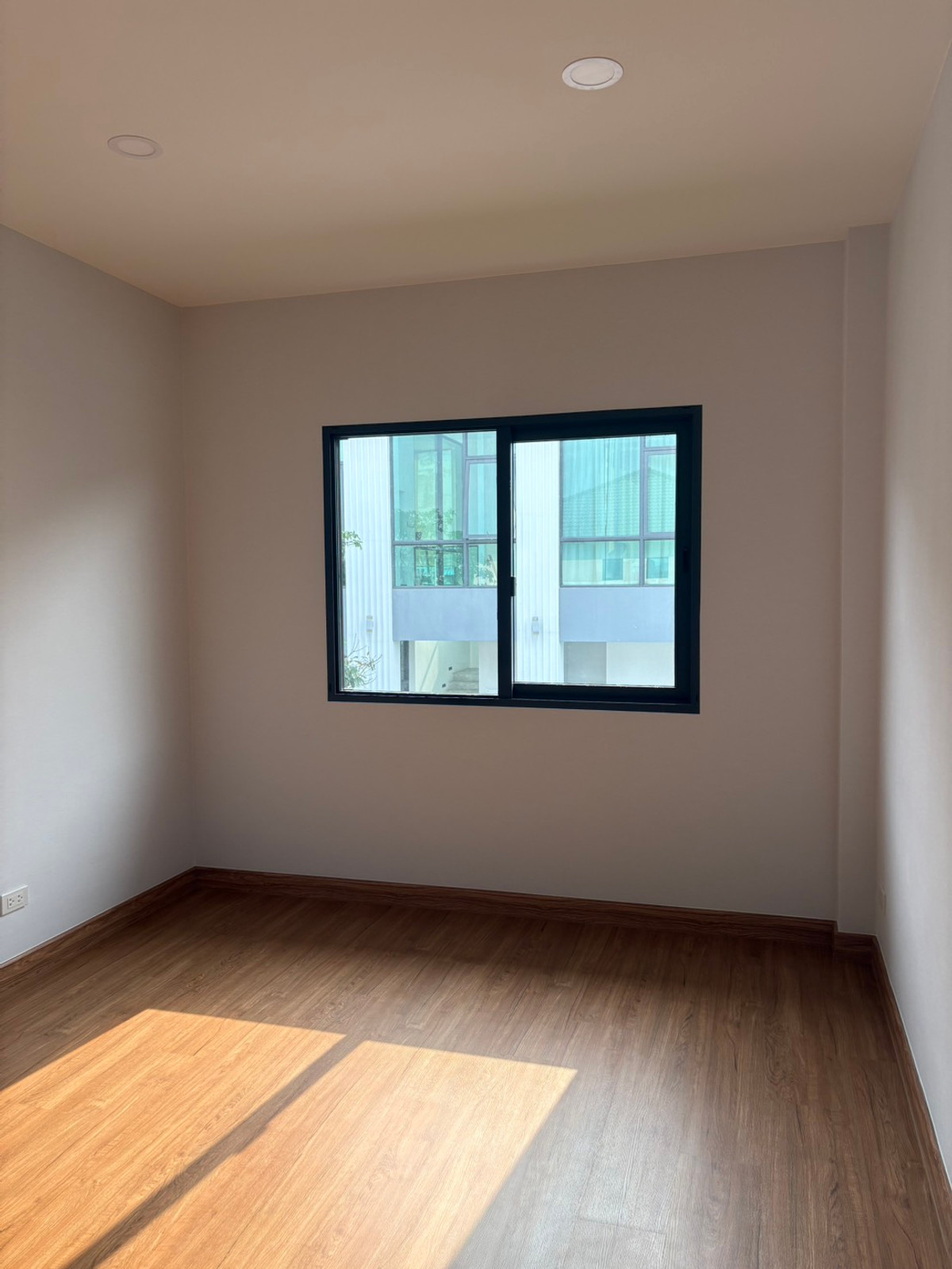 For RentHousePathum Thani,Rangsit, Thammasat : Centro Vibhavadi / 4 bedrooms (for rent), Centro Vibhavadi / 4 Bedrooms (FOR RENT) BALL263