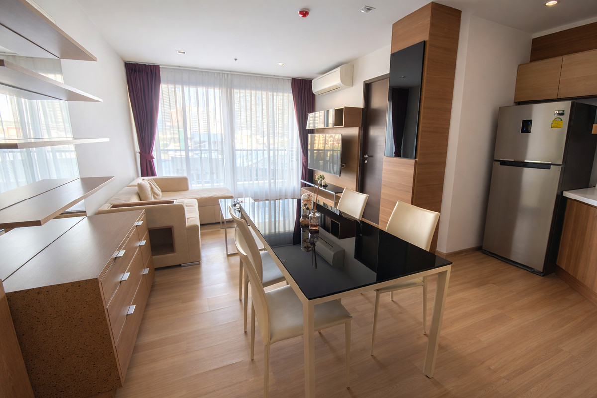 ขายคอนโดสาทร นราธิวาส : Rhythm Sathorn / 1 Bedroom (SALE WITH TENENT), ริธึ่ม สาทร / 1 ห้องนอน (ขายพร้อมผู้เช่า) PT031