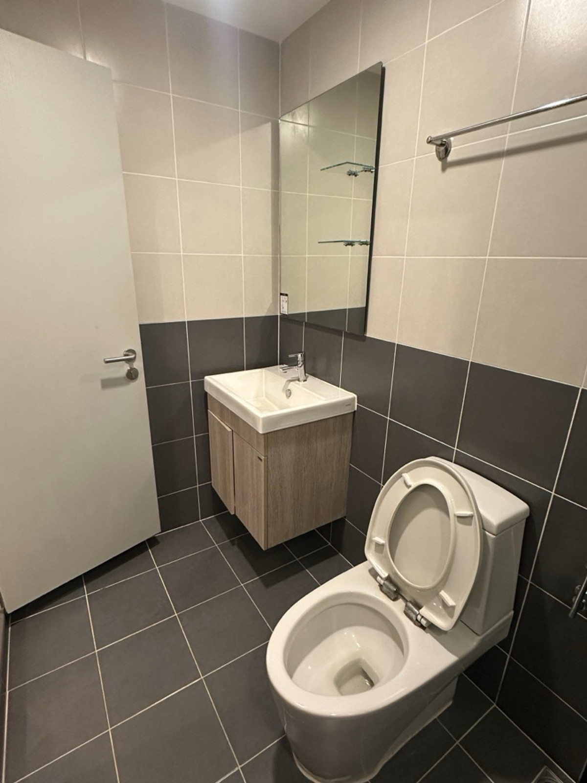 ให้เช่าคอนโดปิ่นเกล้า จรัญสนิทวงศ์ : 💙@condocurator 💙 IDEO Mobi Charan - Interchange มีเครื่องซักผ้า พร้อมเข้าอยู่ 31 มีนาคม 69 [PM2351] 