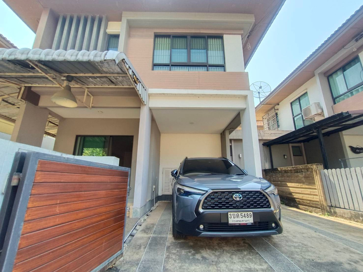 ขายบ้านนวมินทร์ รามอินทรา : ขายถูก  บ้านเดี่ยว 2 ชั้น หมู่บ้านพร้อมพัฒน์ ไพร์ม   หลังมุม หันหน้าทิศเหนือ ใกล้ซาฟารีเวิลด์ 