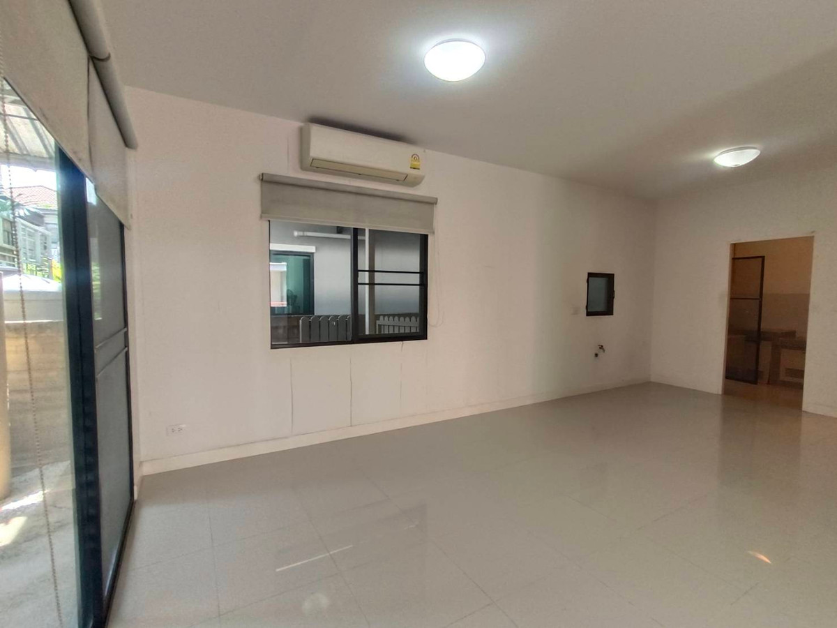 ขายบ้านนวมินทร์ รามอินทรา : ขายถูก  บ้านเดี่ยว 2 ชั้น หมู่บ้านพร้อมพัฒน์ ไพร์ม   หลังมุม หันหน้าทิศเหนือ ใกล้ซาฟารีเวิลด์ 