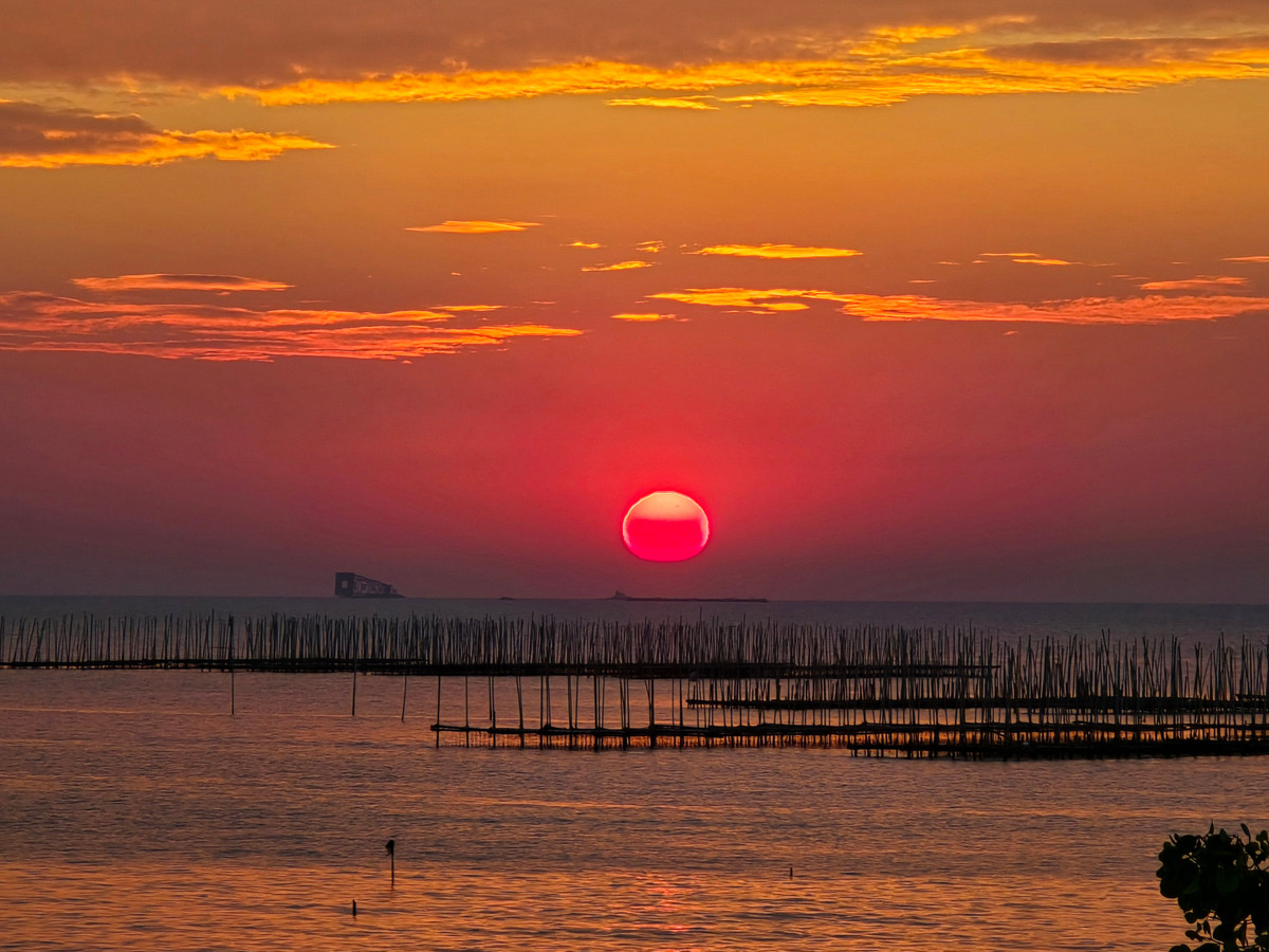 For SaleHousePattaya, Bangsaen, Chonburi : Luxury Beachfront Pool Villa for Sale – Ang Sila, Chonburi