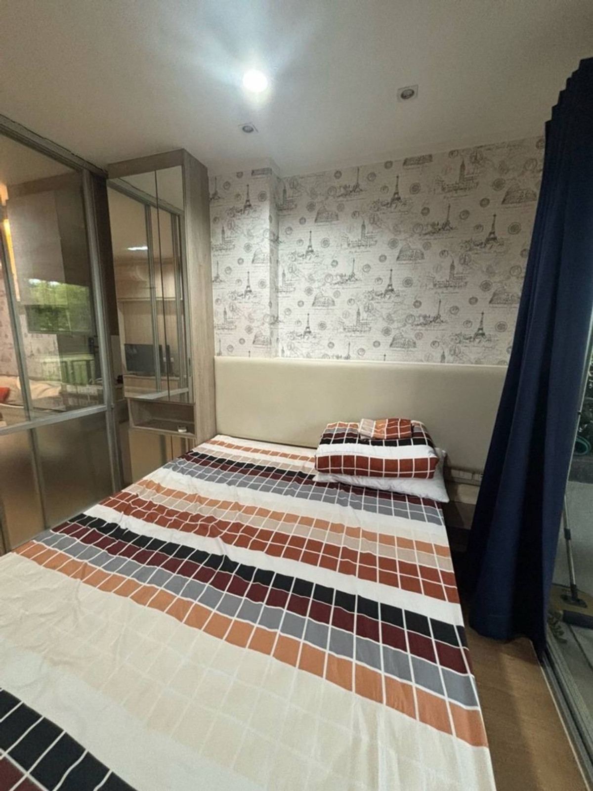 For RentCondoPattanakan, Srinakarin : Next to the BTS Yellow Line, Hua Mak Station.