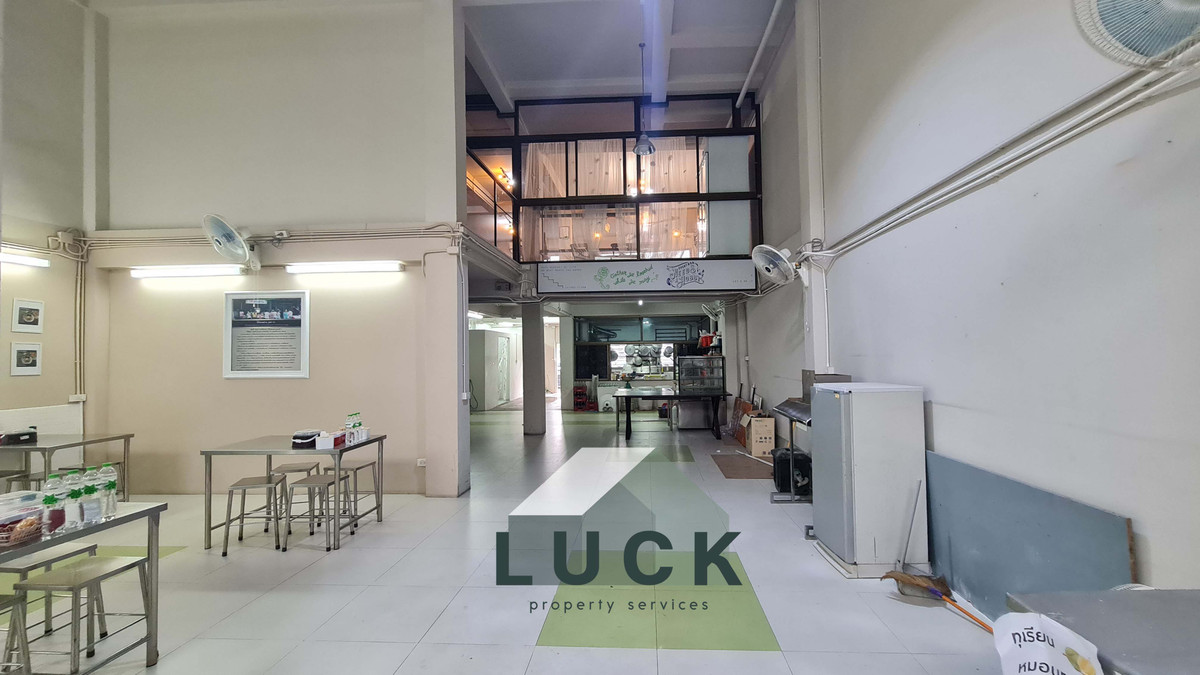 ขายอาคารพาณิชย์พัฒนาการ ศรีนครินทร์ : LUCK ขาย🏠อาคารพาณิชย์ 2 คูหา ติดถนนพัฒนาการ 