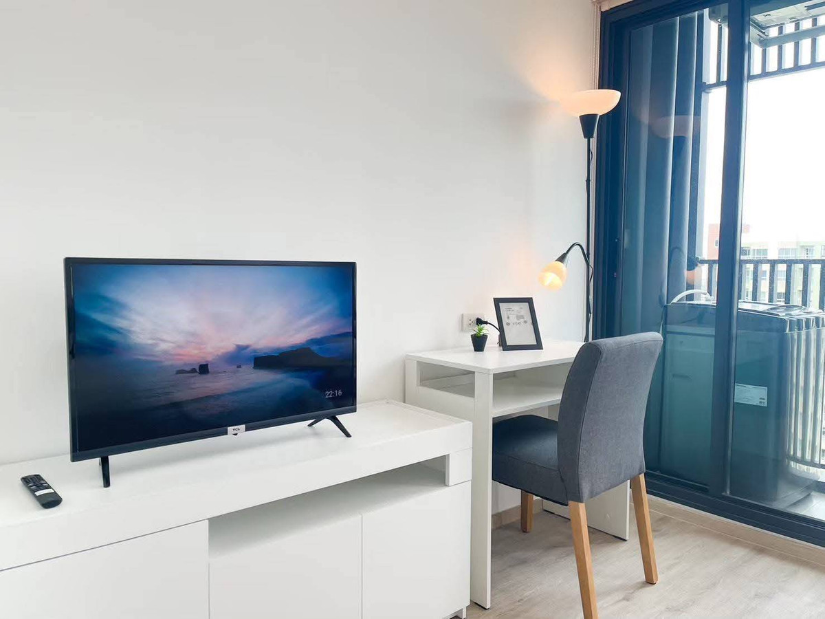 For RentCondoPattanakan, Srinakarin : Condo for rent, Hua Mak Interchange location. Can walk to the skytrain, fully furnished.