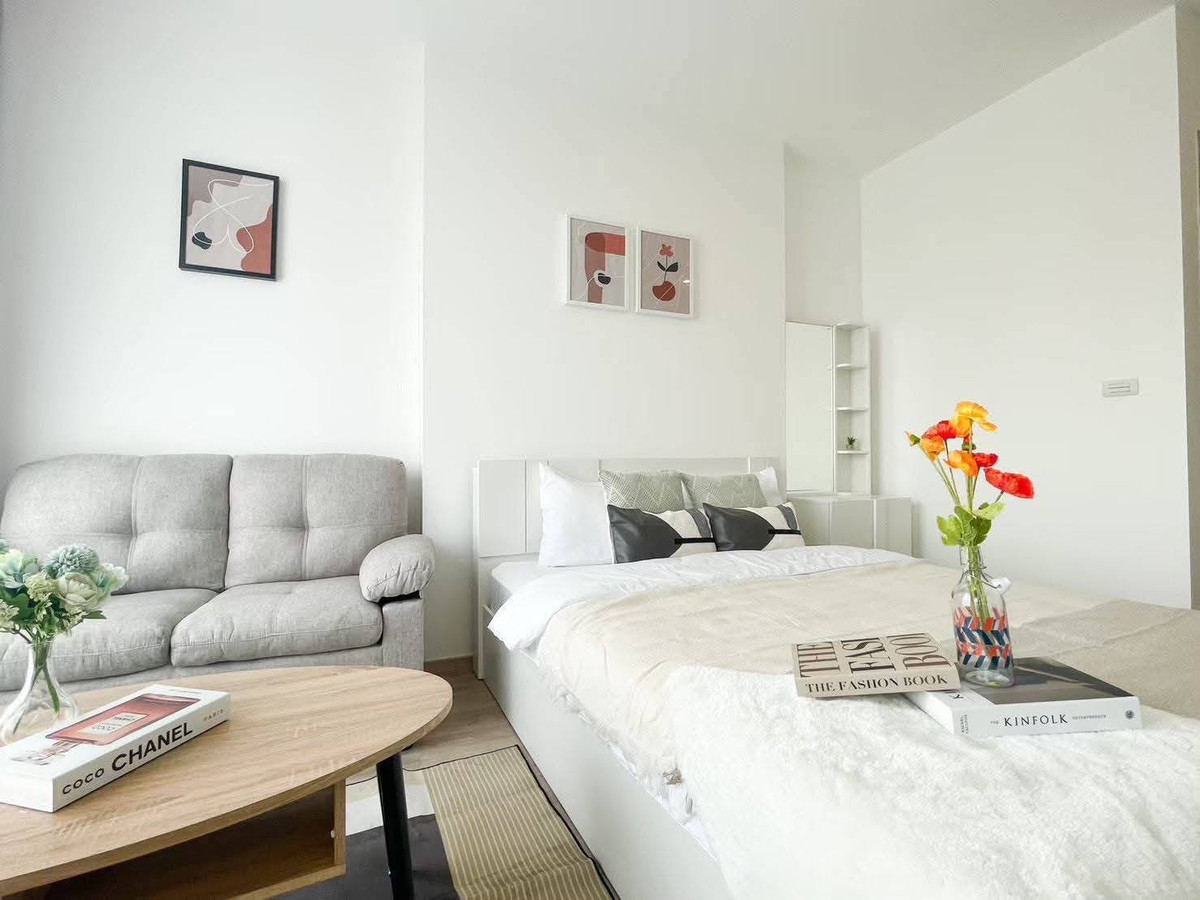 For RentCondoPattanakan, Srinakarin : Condo for rent, Hua Mak Interchange location. Can walk to the skytrain, fully furnished.