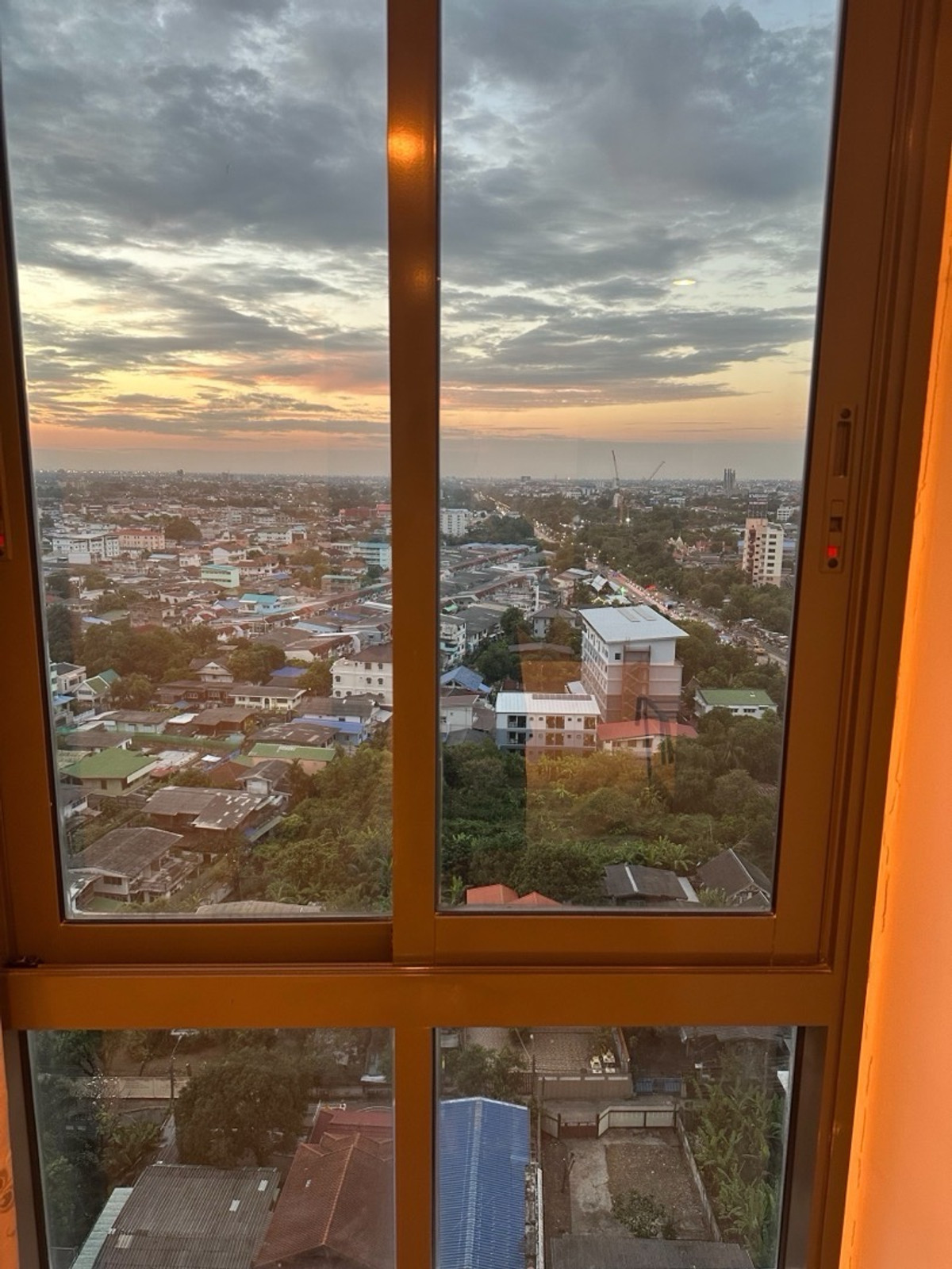 ให้เช่าคอนโดปิ่นเกล้า จรัญสนิทวงศ์ : 💙@condocurator 💙 IDEO Mobi Charan - Interchange มีเครื่องซักผ้า พร้อมเข้าอยู่ 31 มีนาคม 69 [PM2351] 