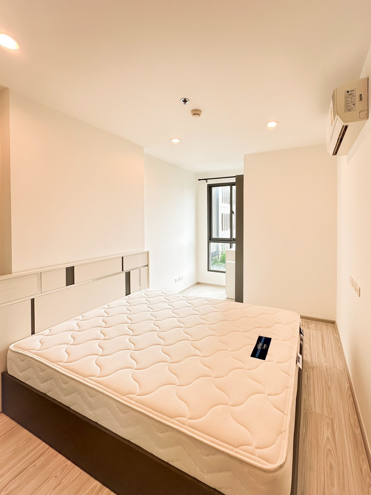 ขายคอนโดบางซื่อ วงศ์สว่าง เตาปูน : ขายถูกมาก! คอนโด Ideo Mobi Wongsawang Interchange (ไอดีโอ โมบิ วงศ์สว่าง อินเตอร์เชนจ์)