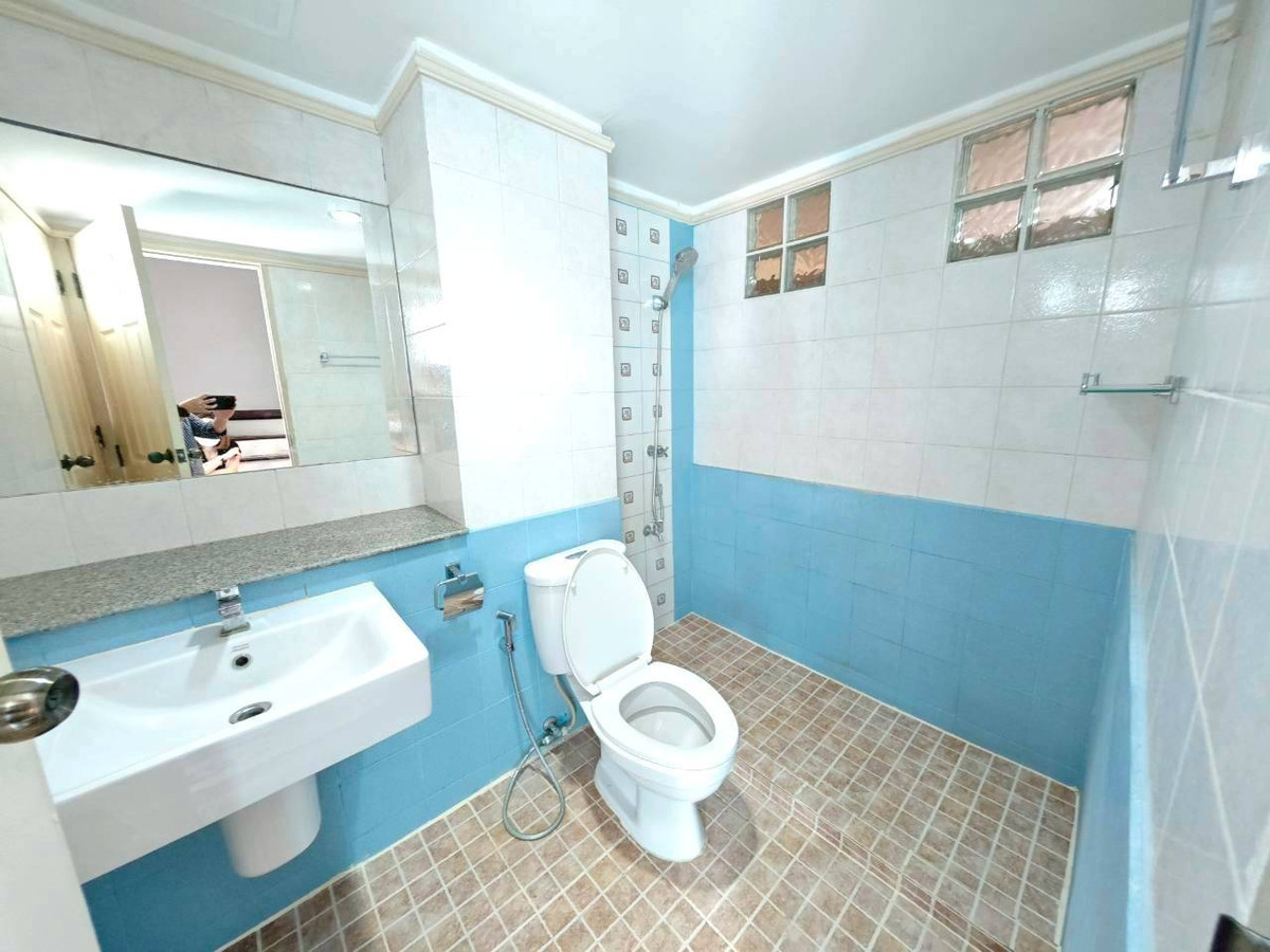 For SaleTownhomeRattanathibet, Sanambinna : 🏡✨ Urgent sale, 3-story townhome, newly renovated, ready to move in.