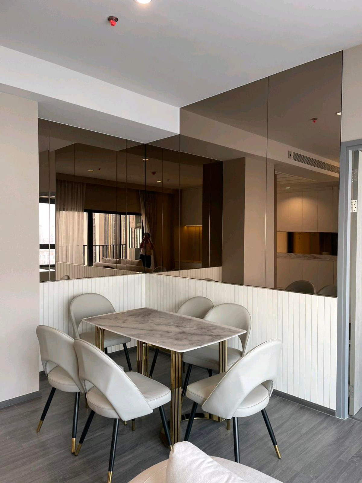 For RentCondoKhlongtoei, Kluaynamthai : Ready to Move-In on March 2026
(Newly Decorated 3 Bedroom 110sqm)