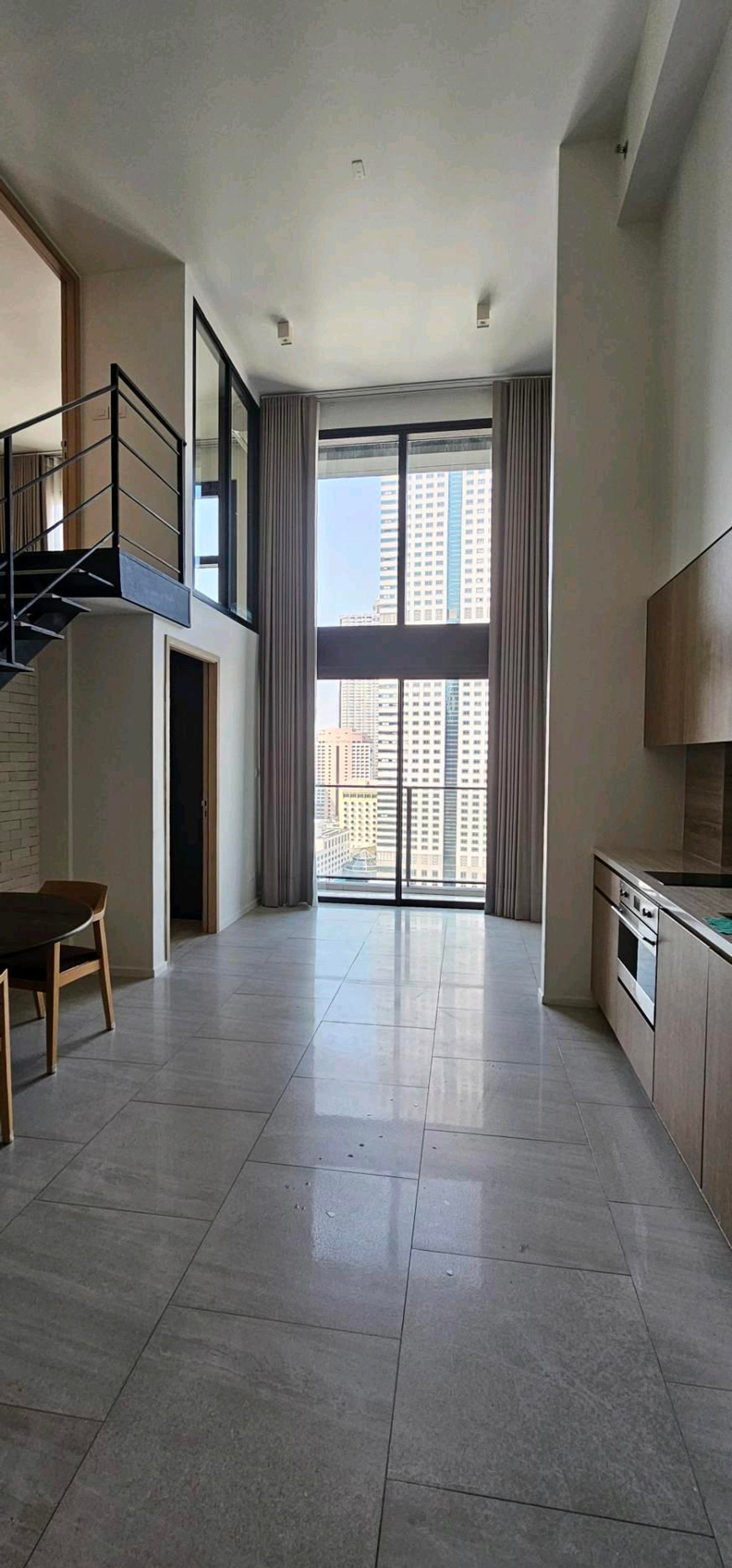 ขายคอนโดสีลม ศาลาแดง บางรัก : The Lofts Silom / 2 Bedrooms (FOR SALE), เดอะ ลอฟท์ สีลม / 2 ห้องนอน (ขาย) PT074