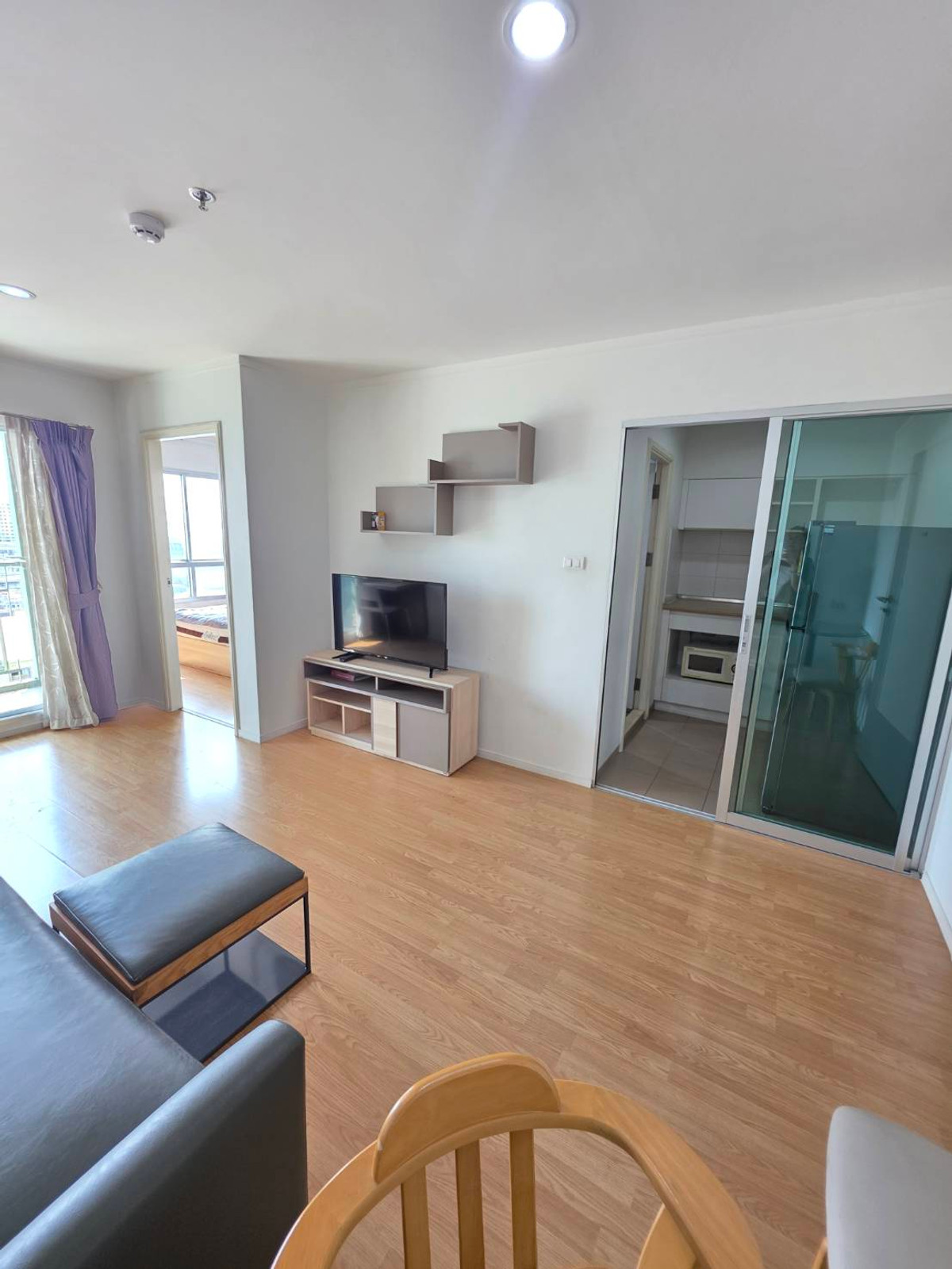 For RentCondoPattanakan, Srinakarin : Next to the BTS Yellow Line, Hua Mak Station.