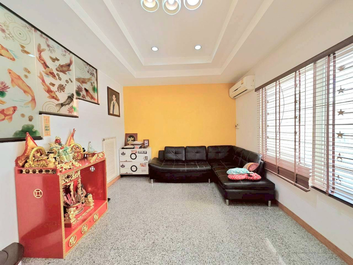 For SaleTownhomeRattanathibet, Sanambinna : 🏡✨ Urgent sale, 3-story townhome, newly renovated, ready to move in.