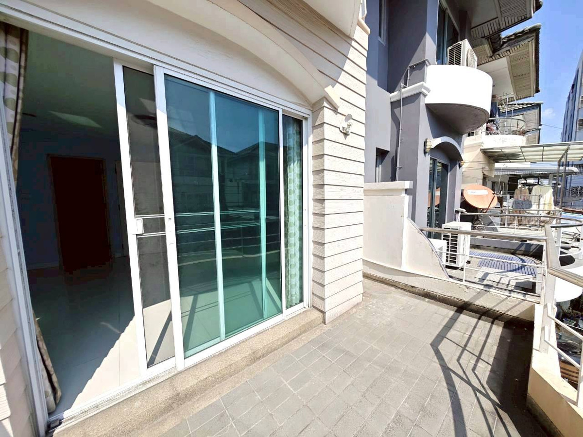 For SaleTownhomeRattanathibet, Sanambinna : 🏡✨ Urgent sale, 3-story townhome, newly renovated, ready to move in.